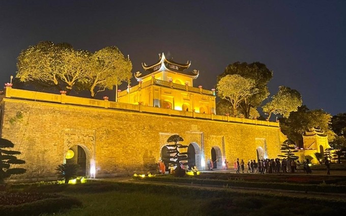 La Ciudadela Imperial de Thang Long por la noche. (Fotografía: hanoimoi.com.vn)