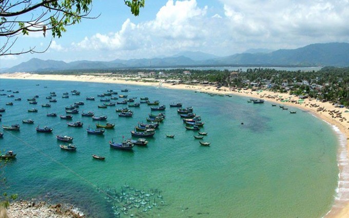 El turismo y servicios marítimos son uno de los sectores económico importantes de Phu Yen. (Fotografía: VGP)