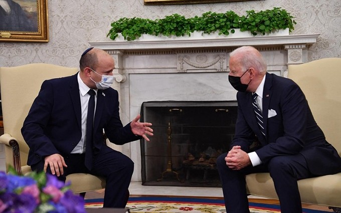 El presidente de EE.UU., Joe Biden (derecha), se reúne con el primer ministro de Israel, Naftali Bennett, en la Casa Blanca, el 27 de agosto de 2021. (Fotografía: AFP/VNA)