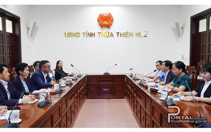 En la reunión entre delegados de Banpu y dirigentes de Thua Thien-Hue. (Fotografía: thuathienhue.gov.vn)